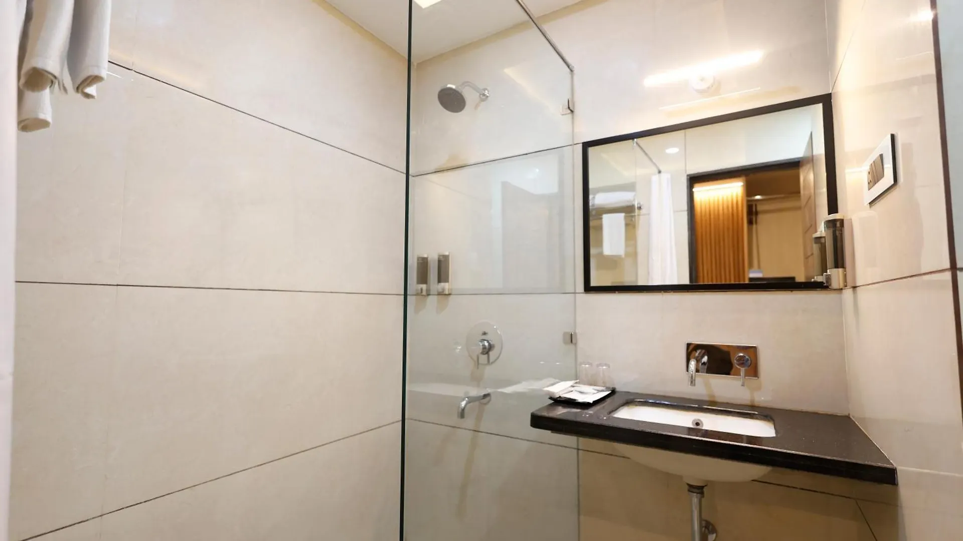 Hotel Dolphin Grand Varanasi Indien